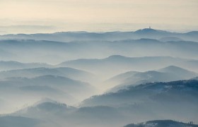 万博集团如何在2025年实现逆袭？我探寻了背后的策略与挑战